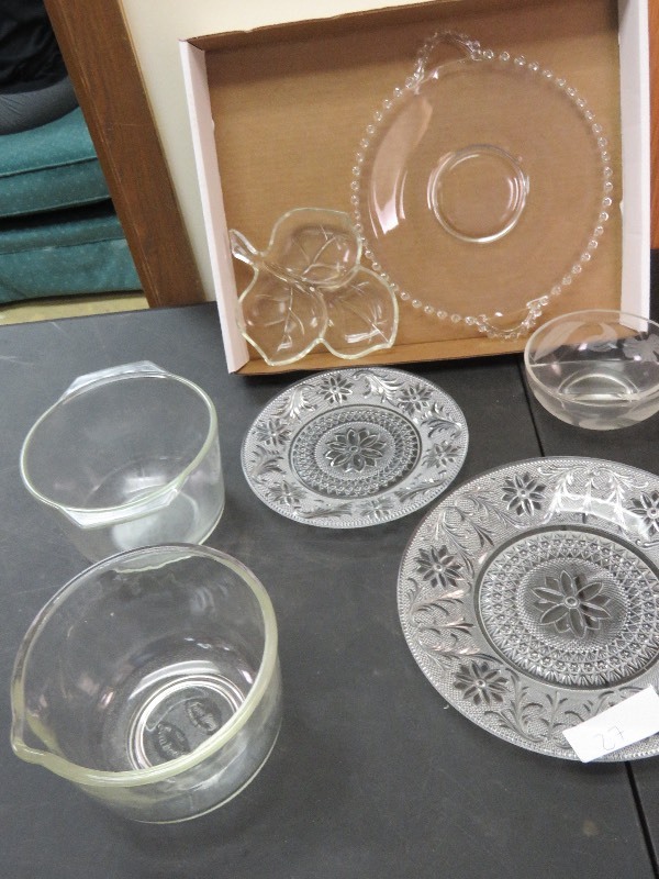 lot 27 image: Glass lot