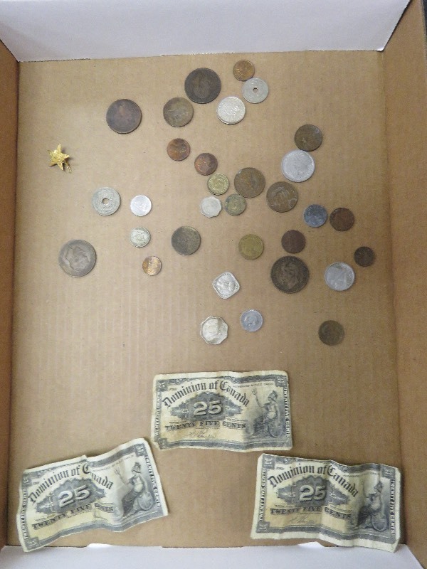lot 60 image: Foreign currency