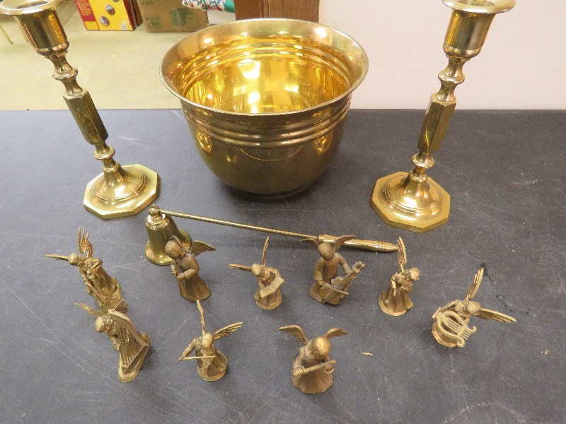 lot 65 image: Household lot