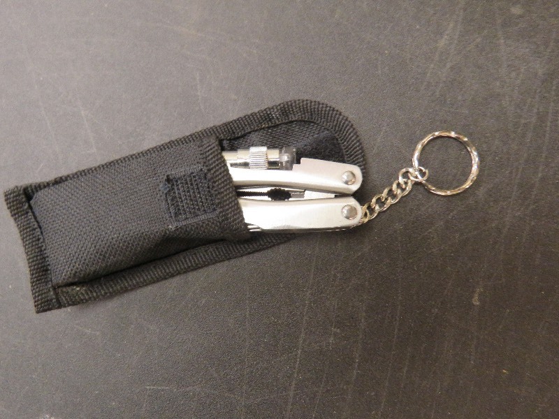 lot 78 image: Multi-Tool with flashlight