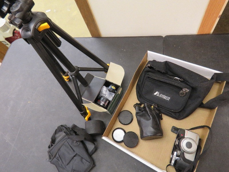 lot 83 image: Camera lot