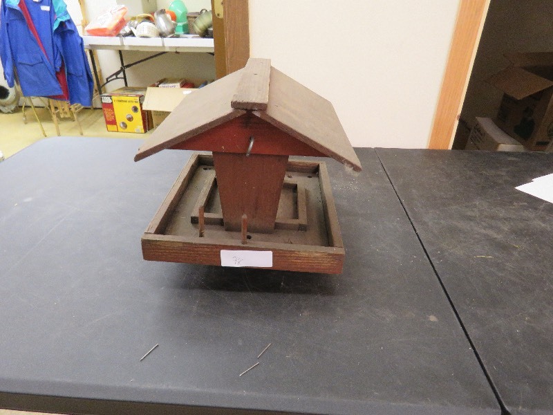 lot 98 image: Bird Feeder