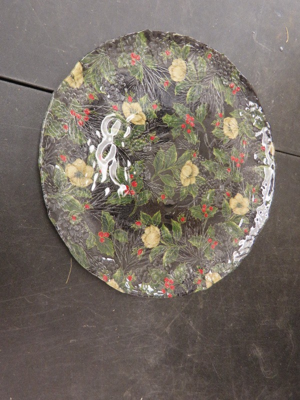 lot 103 image: Christmas Serving tray