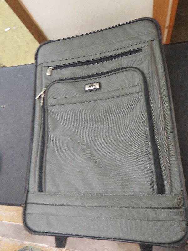 lot 104 image: Luggage lot