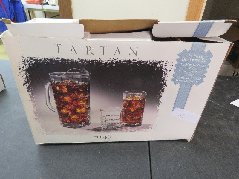 lot 113 image: Drinkware Set