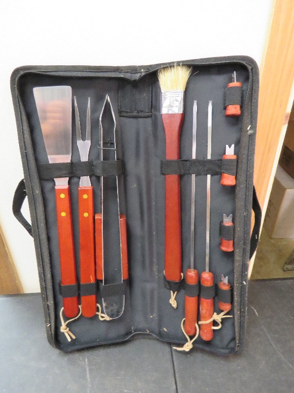 lot 114 image: Grill Accessories