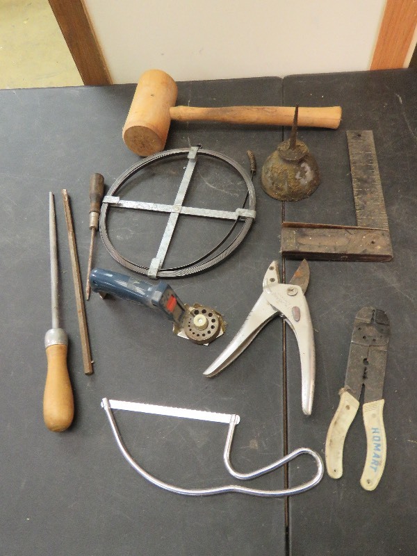 lot 115 image: vintage garage lot