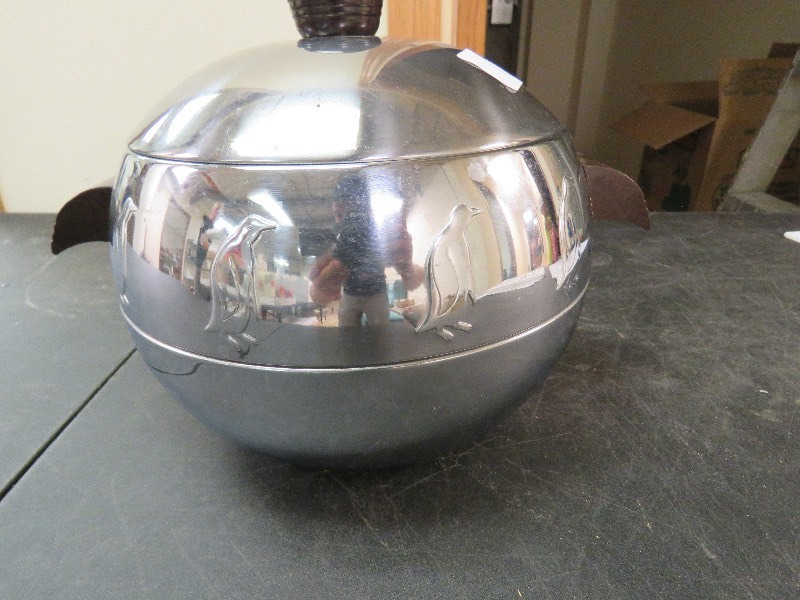 lot 118 image: Penguin Server