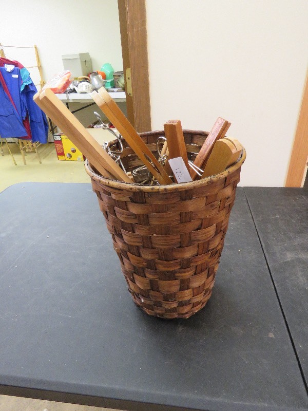 lot 122 image: Wood Hangers