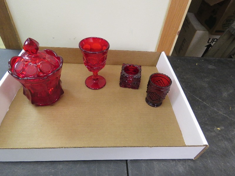 lot 141 image: Red glass