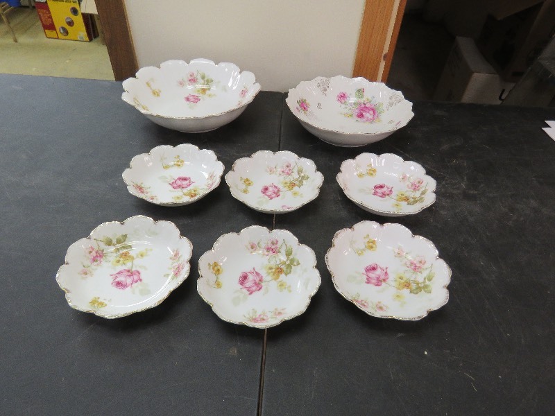 lot 143 image: China Bowls