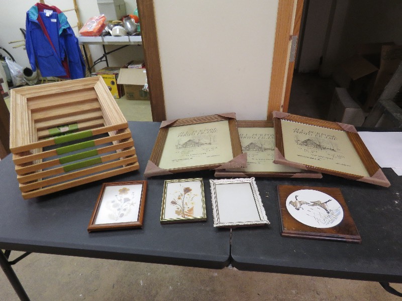 lot 146 image: Picture Frames