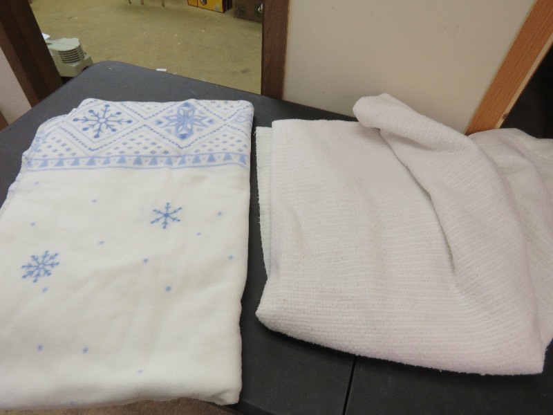 lot 147 image: Linen lot