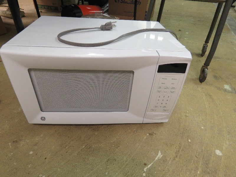 lot 158 image: Microwave