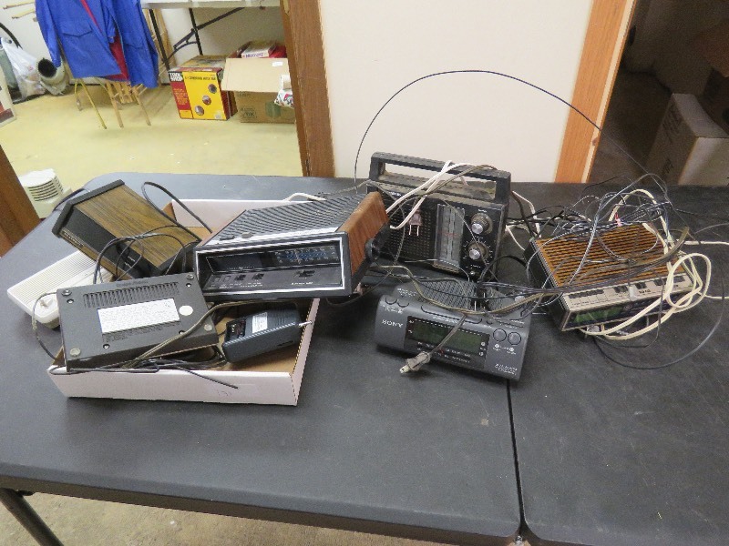 lot 170 image: Radio lot