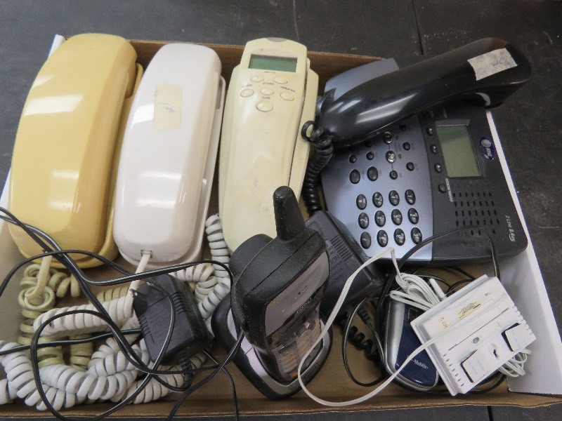 lot 180 image: Phone lot