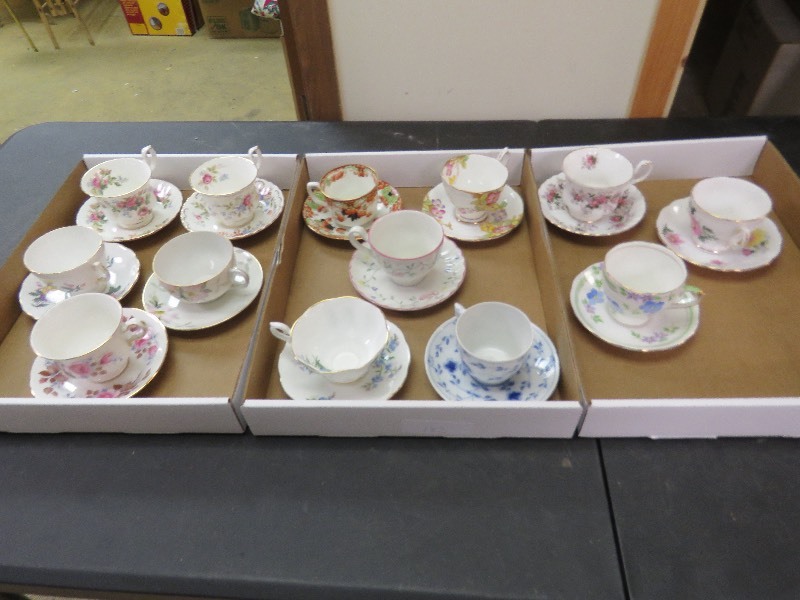 lot 182 image: Tea cups