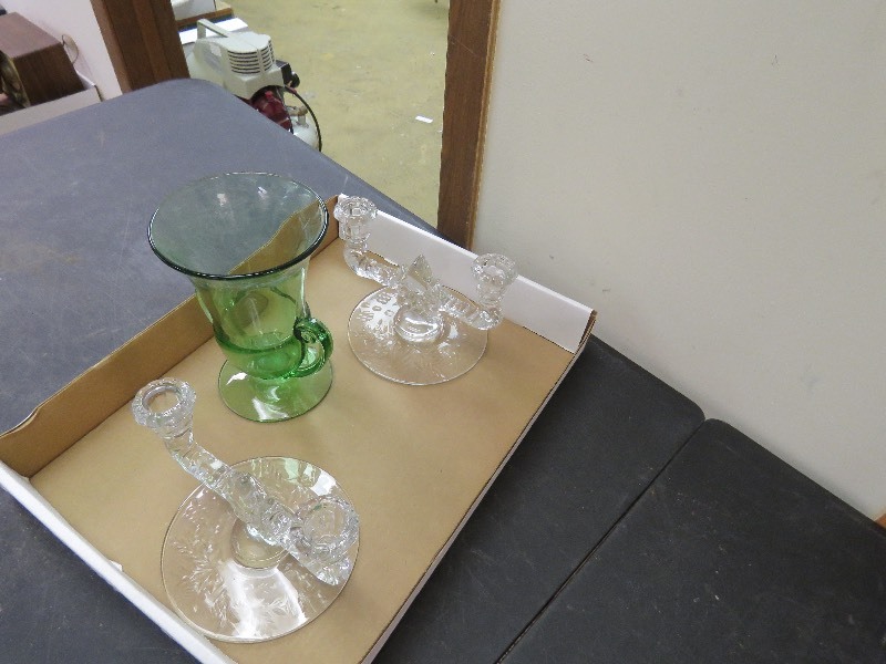 lot 193 image: Glass lot