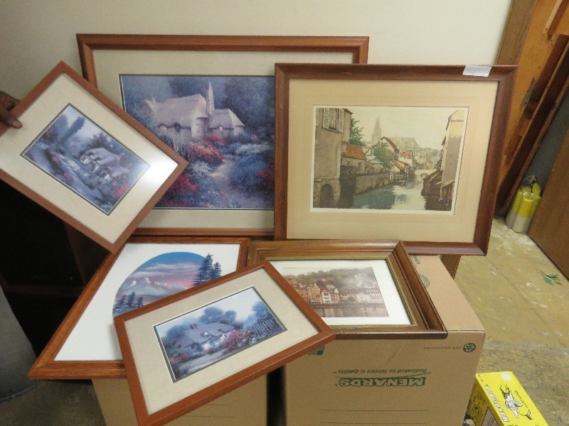lot 208 image: Picture lot