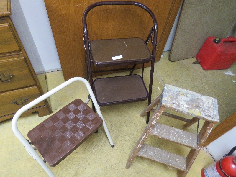 lot 212 image: Step Stool lot