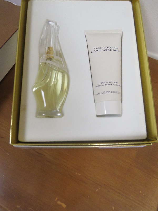 lot 225 image: Donna Karan Cashmere Mist Set