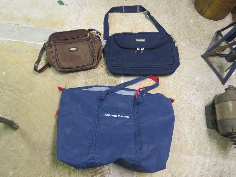 lot 3 image: Travel Bags