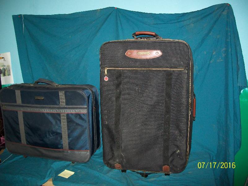 lot 23 image: Two Vintage American Tourister Luggage. Both on wheels.