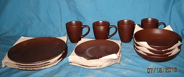 lot 7 image: 4 Piece Place Setting  Unknown brand of Dishes