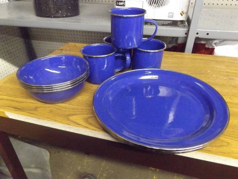 Set of camping dishes