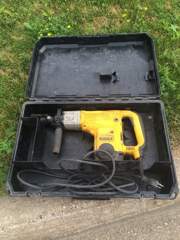 lot 5 image: Dewalt hammer  Chisel Drill with case - works