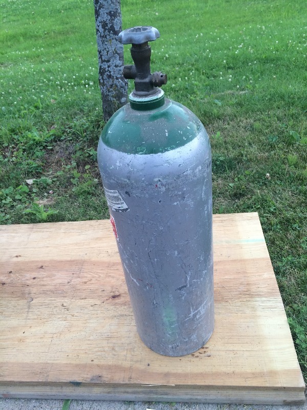 lot 20 image: 10# CO2 Tank - feels full