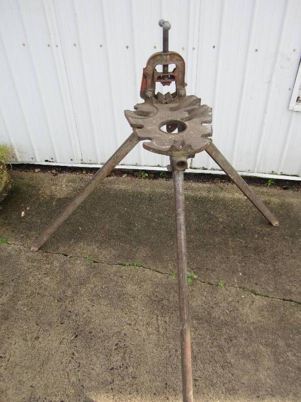 lot 54 image: NYE No 88 pipe bender with 2 12 cl...