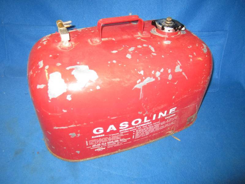 lot 19 image: Gas can for marine boat, has a litt...