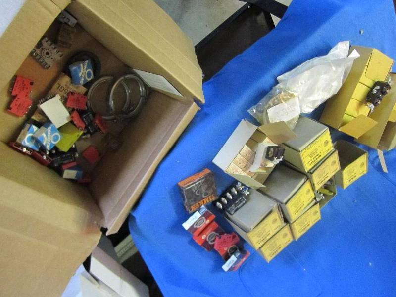 lot 51 image: Lot of electrical and mechanical pa...