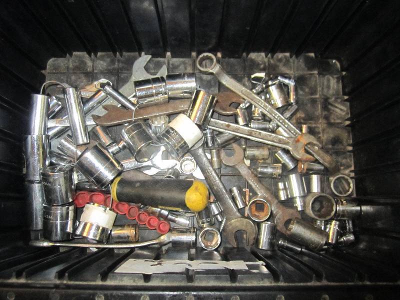 lot 40 image: Tub of sockets and wrenches...