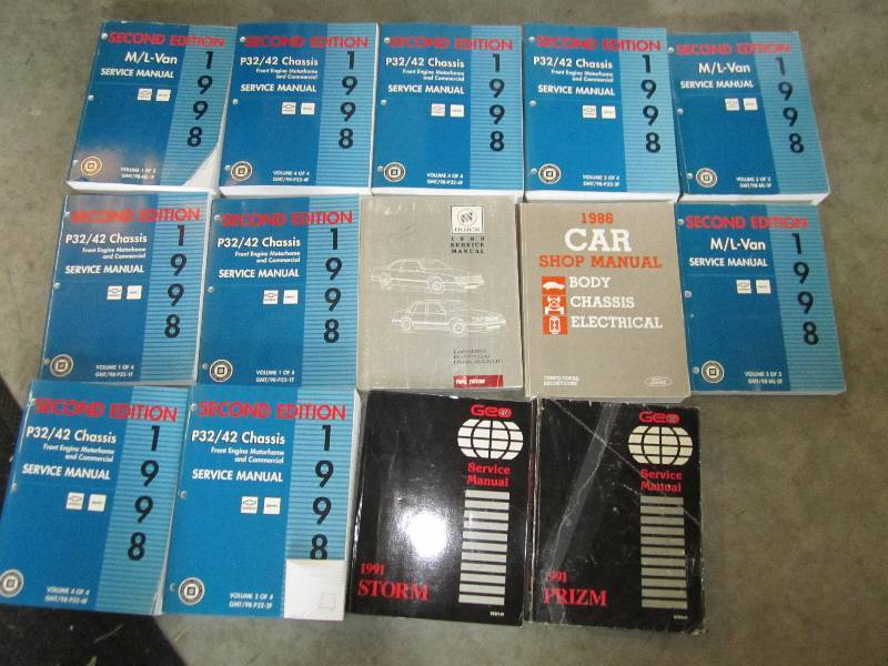 lot 61 image: Lot of automotive service manuals...
