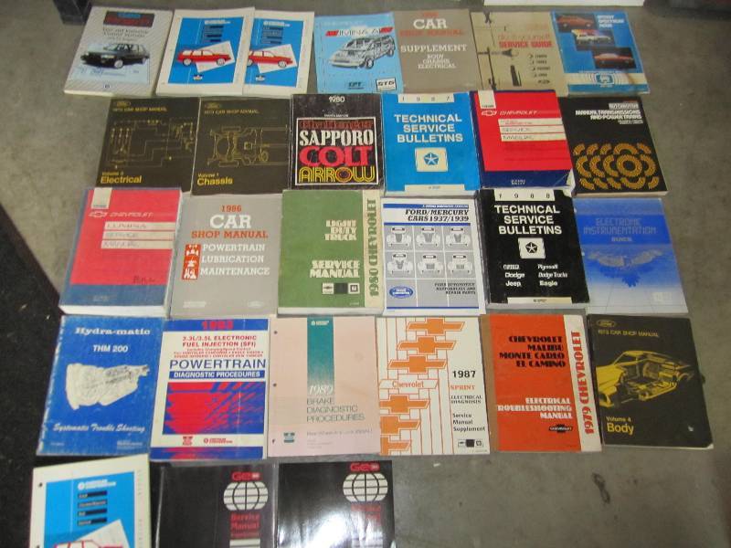 lot 62 image: Lot of automotive service manuals...