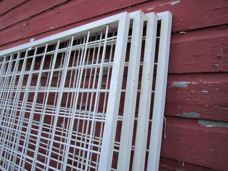 lot 81 image: Four 4 x 8 foot sections of metal g...