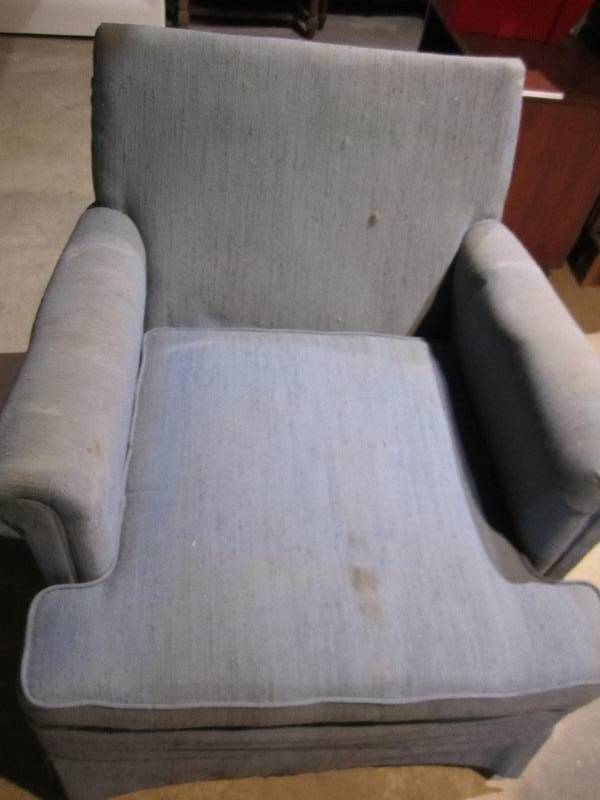lot 109 image: Vintage blue chair...