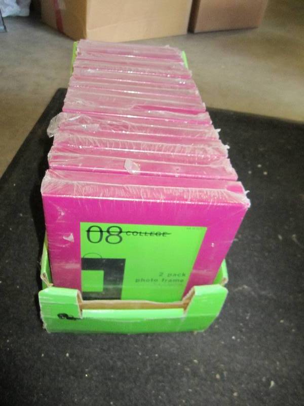 lot 116 image: 12 2 packs of 5x7 picture frames ...