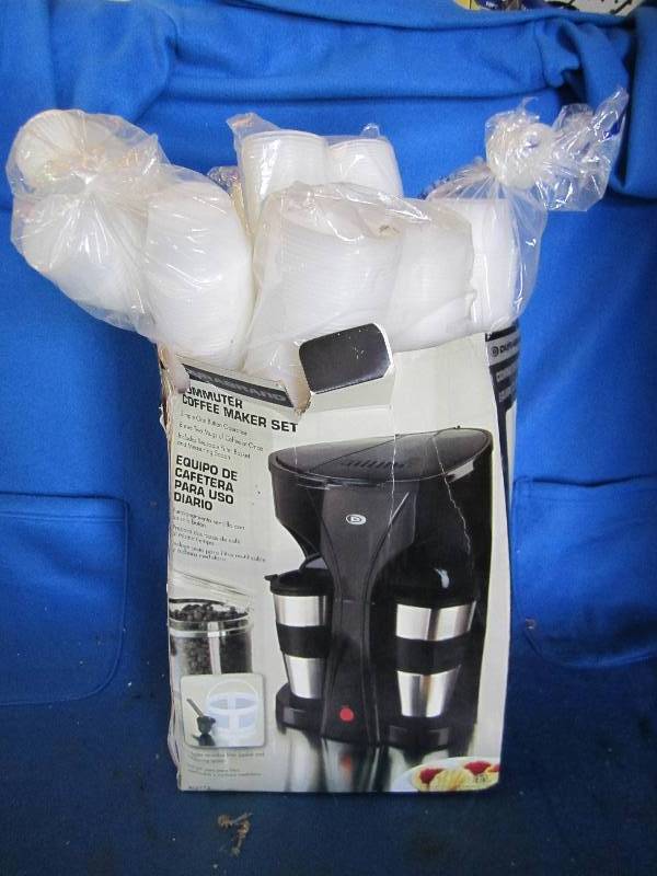 lot 120 image: Solo cup brand small sample cups...