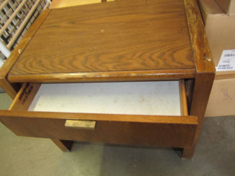 lot 167 image: 24x16x22 small night stand...