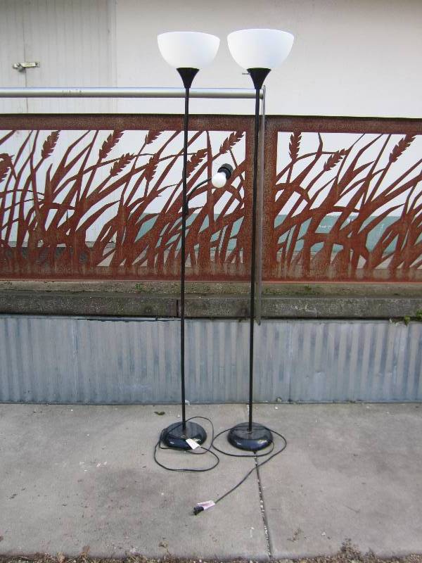 lot 180 image: 2 lamps...