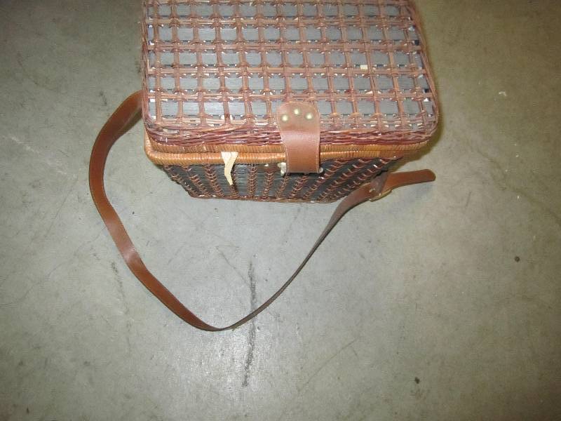 lot 182 image: picnic basket...