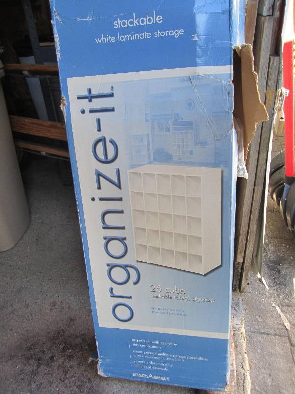 lot 189 image: New 25 cube organizer...