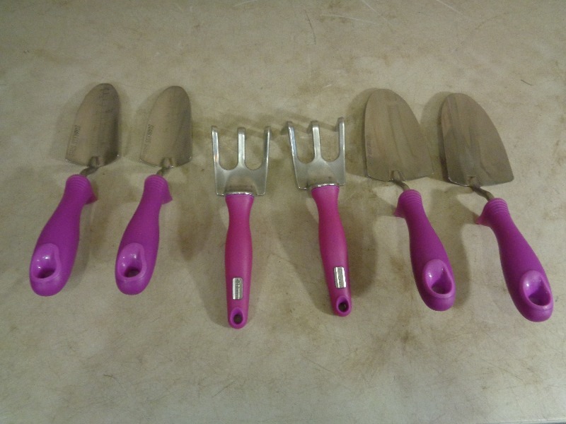 lot 63 image: 6 New Bloom Garden Tools