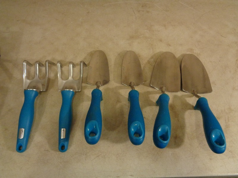 lot 65 image: 6 New Bloom Garden Tools