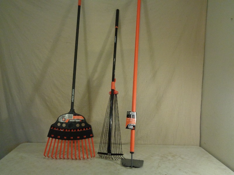 lot 67 image: New Black and Decker Long Handle Tools