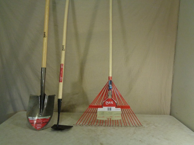lot 70 image: New Bond Long Handle Tools