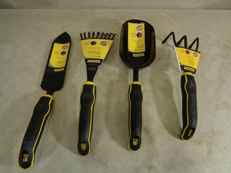 lot 82 image: New 4 PC Stanley Garden Set